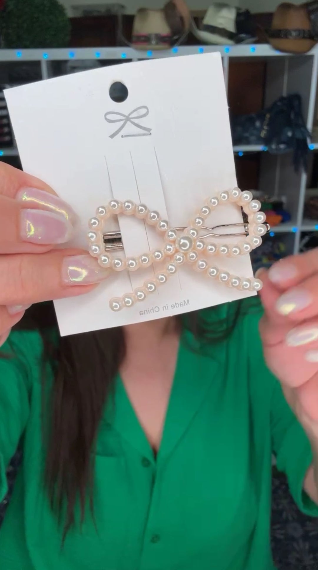 Broche beige moño perlas (#146)