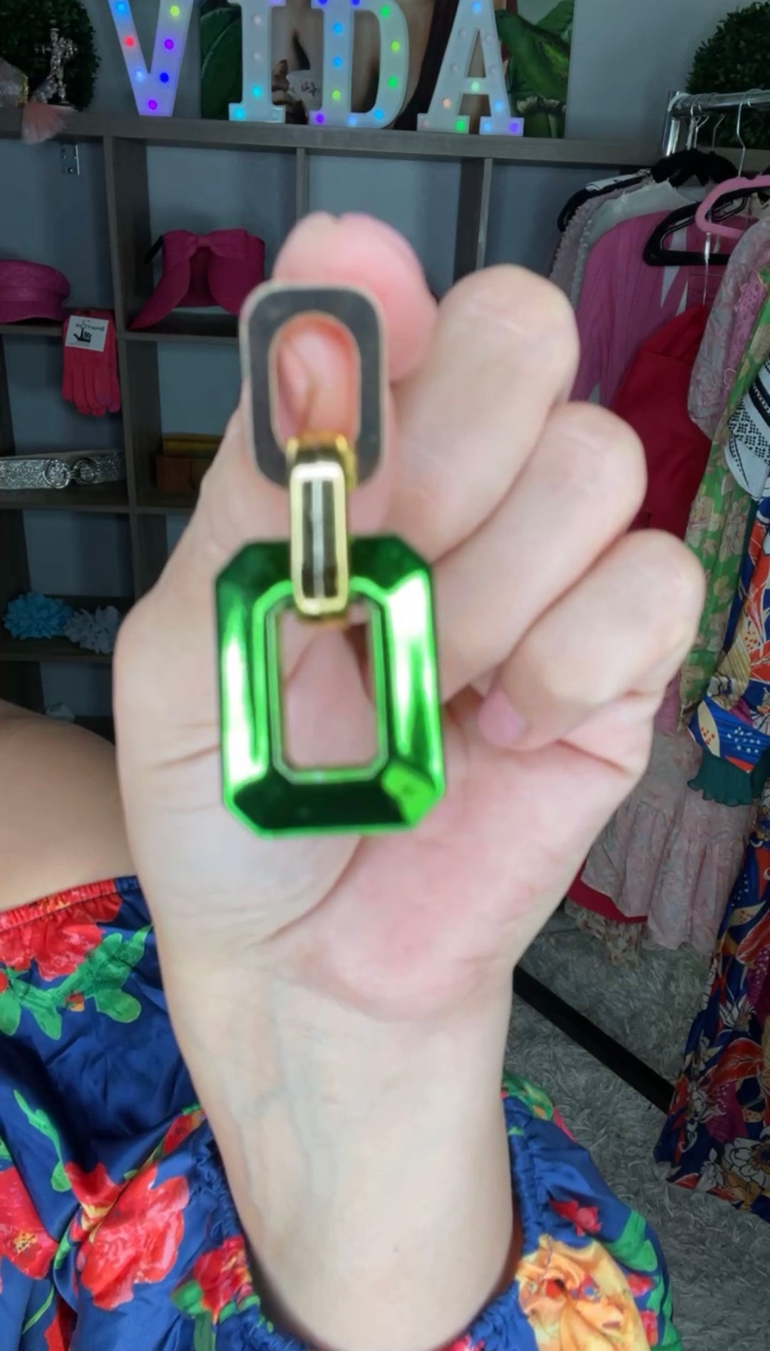 Arete Dorado y Verde Rectangulos