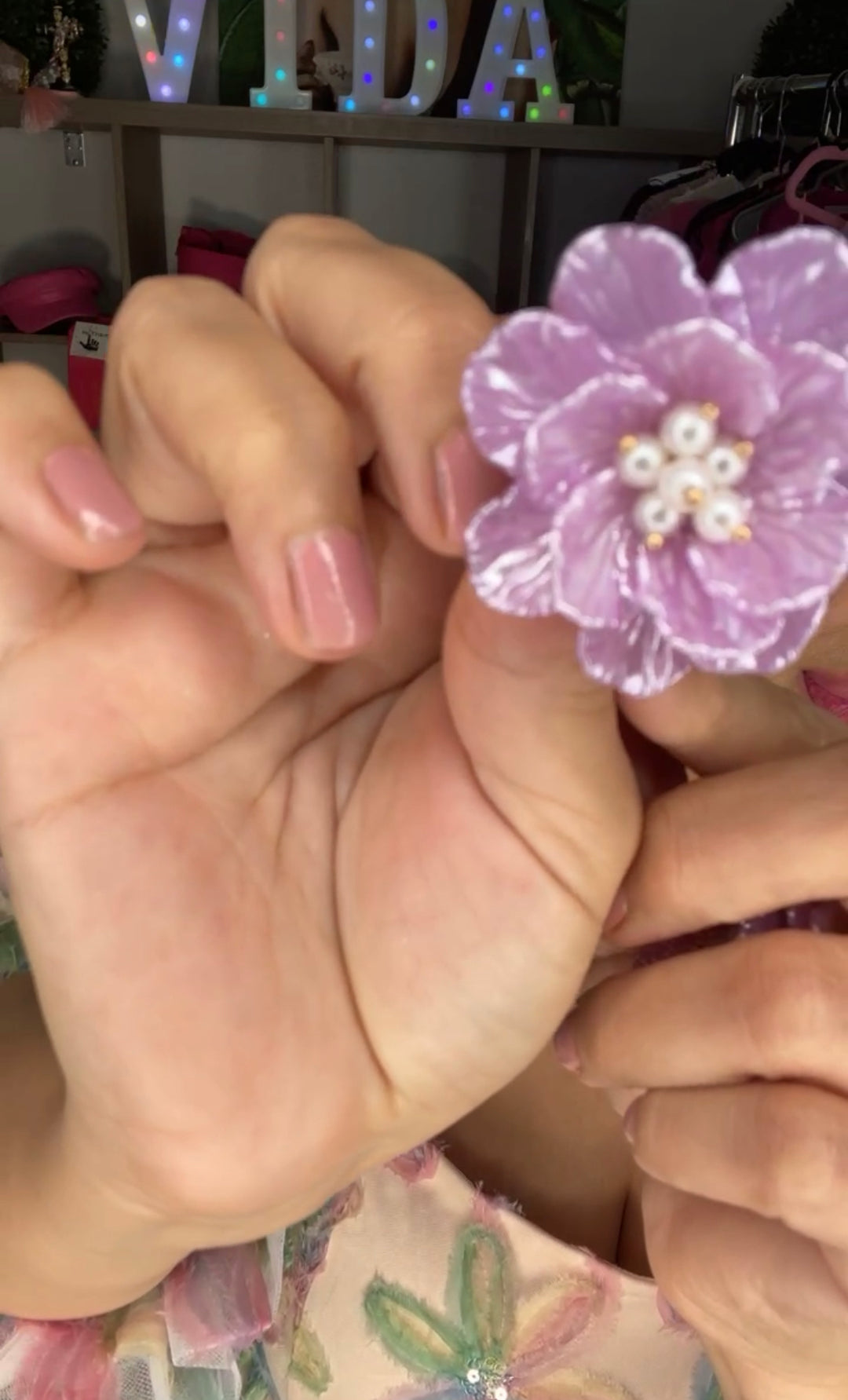 Arete Morado Nacarado Flor Chico