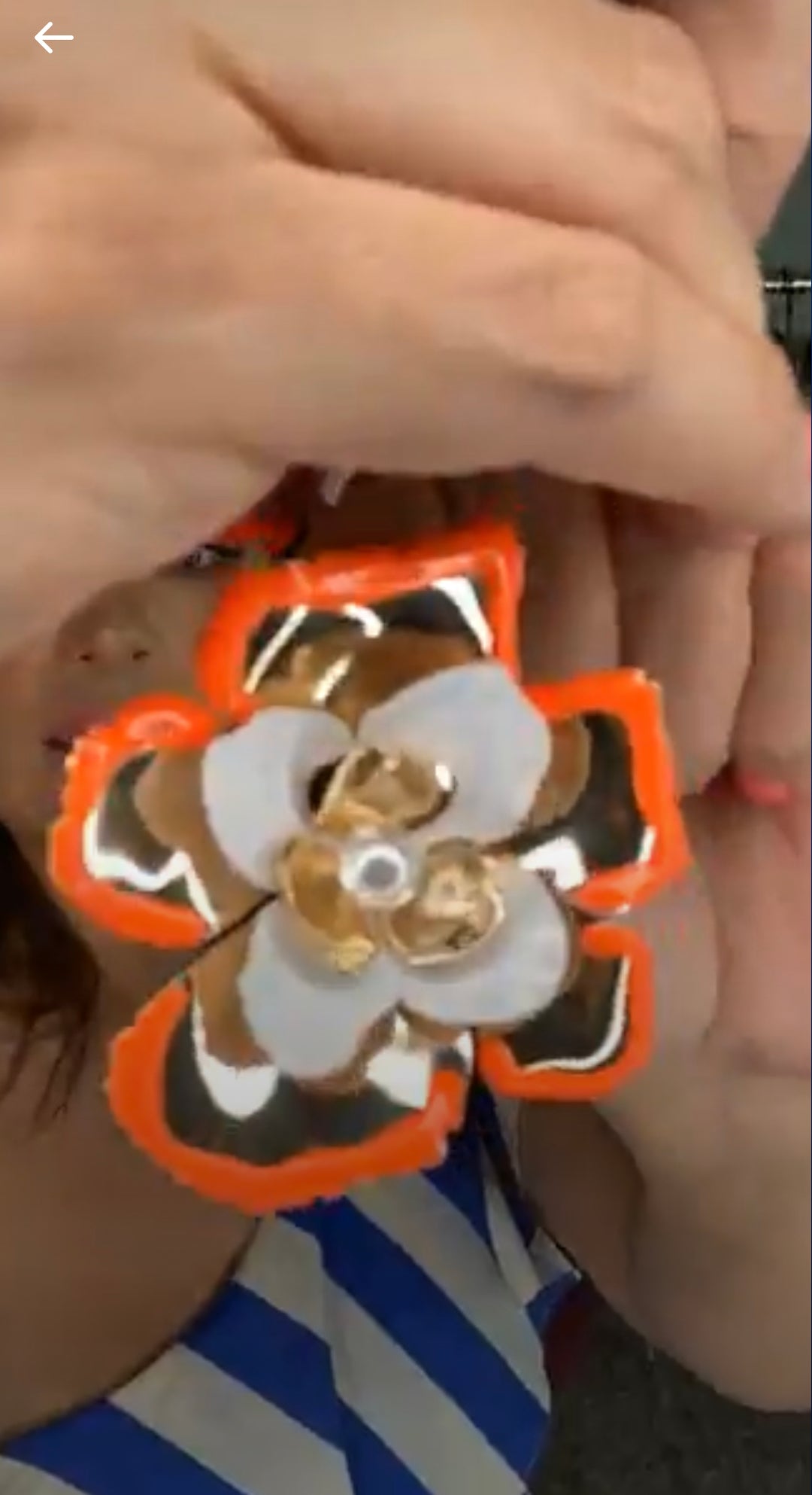Arete Naranja Neon y Dorado Flor Perla XL