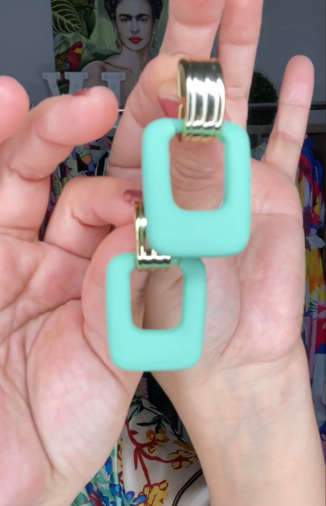Arete Verde y Dorado Cuadro 80's