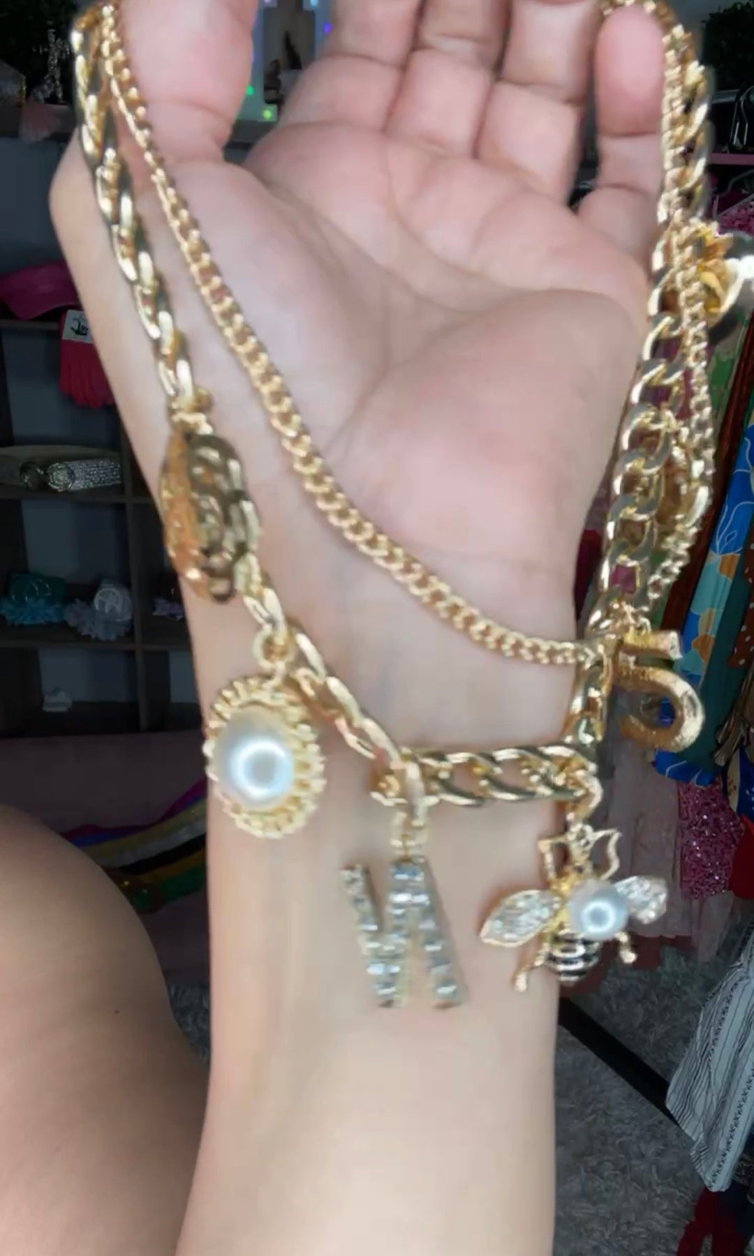 Collar Dorado con Abeja y Perlas CC (#214)