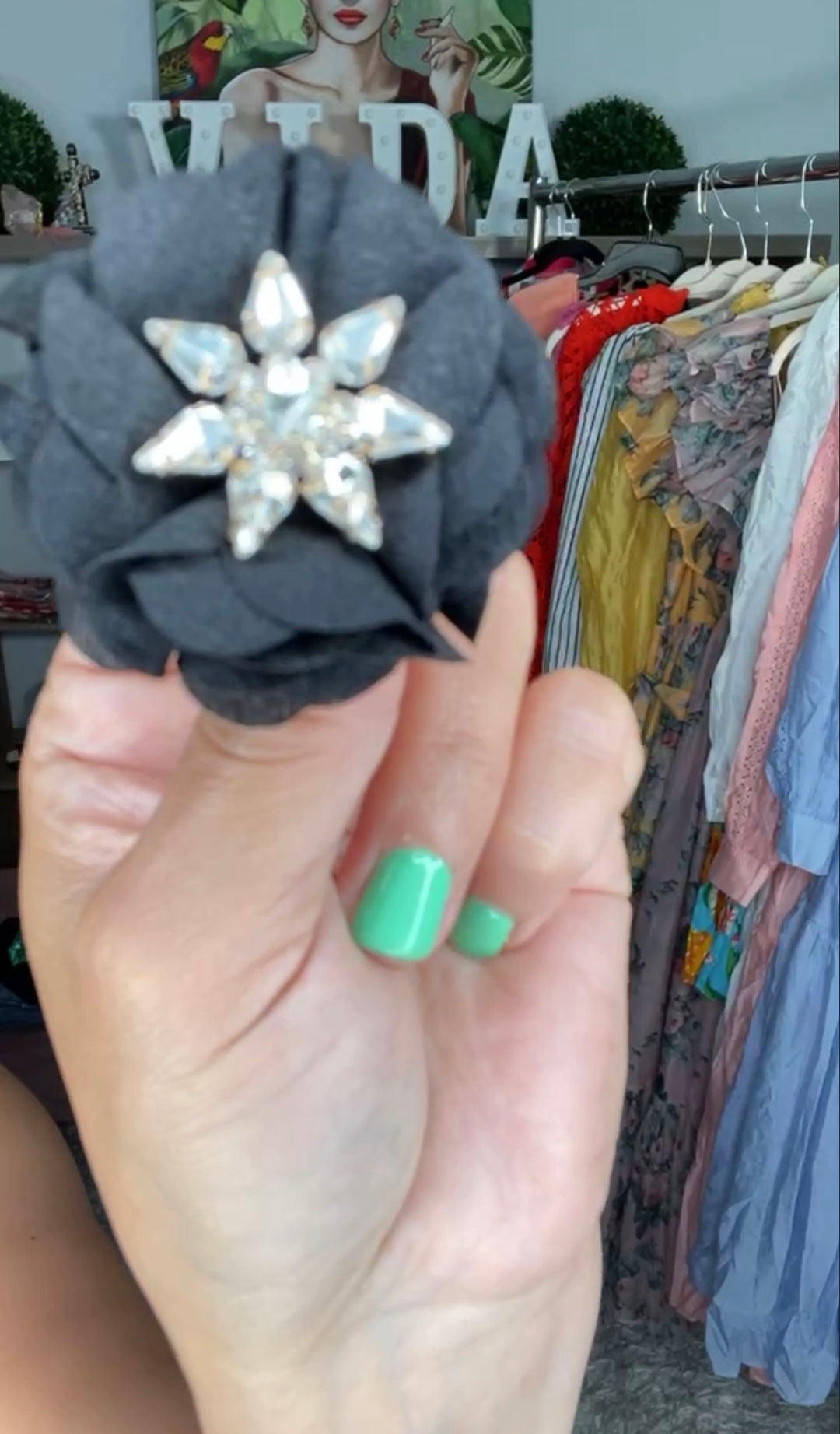 Arete Negro Gasa y Pedreria Chico Flor (#227)