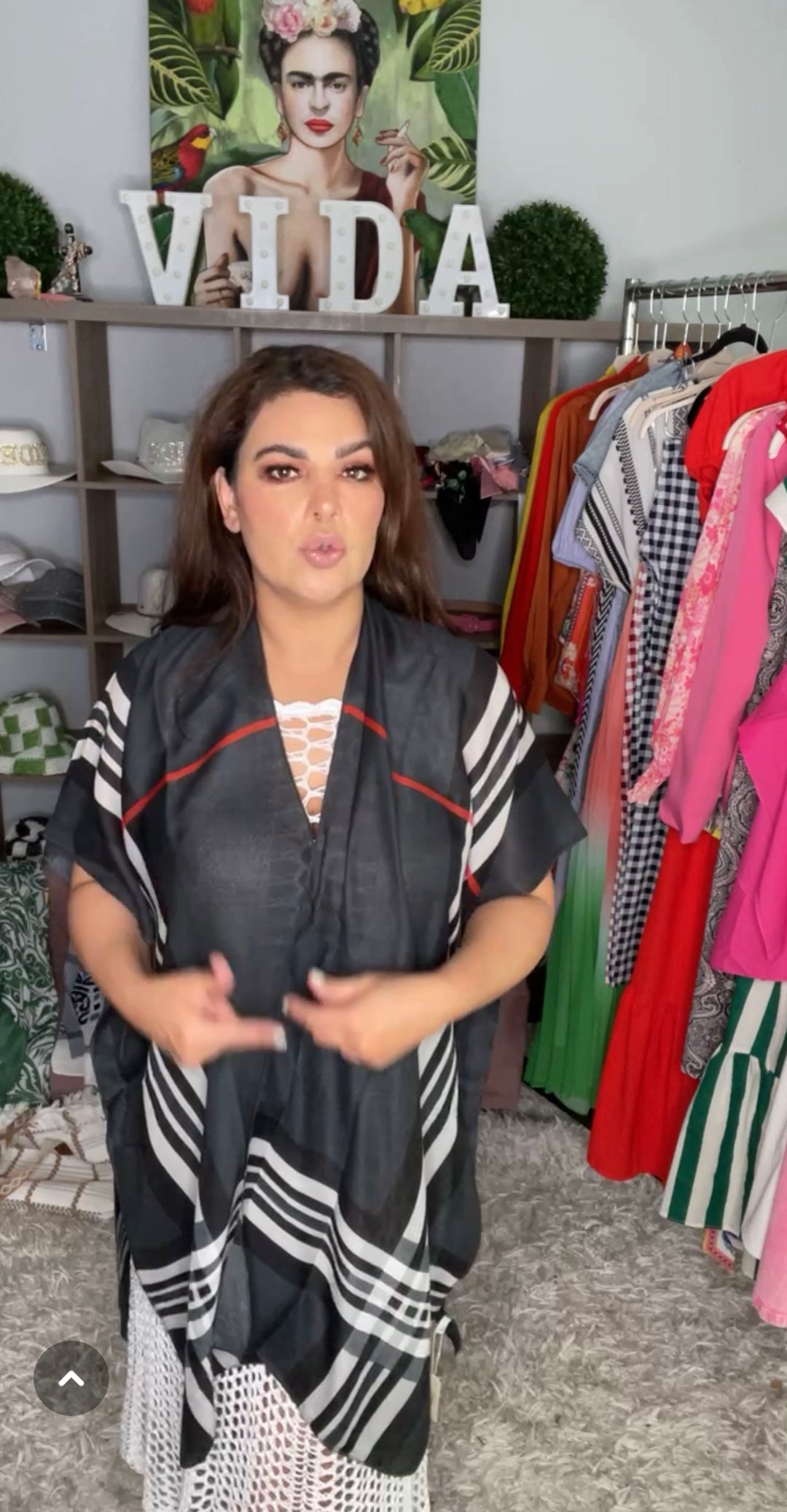 Blusa Negra y Rojo BB Ruana Infinity (#140)