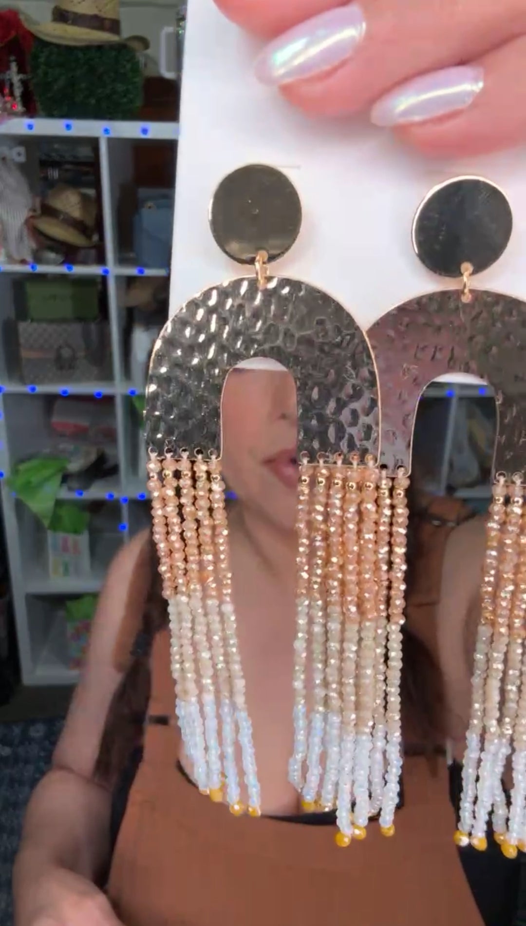 Arete Dorado Beige Piedra Arco