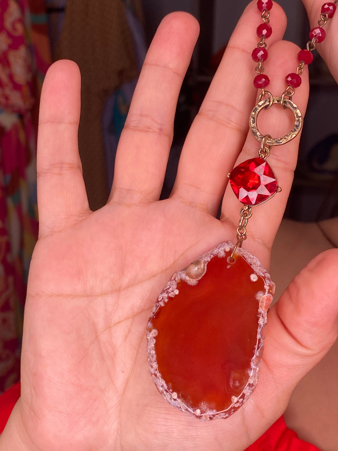 Collar Dorado Piedra Coral Pedreria Roja (#206)