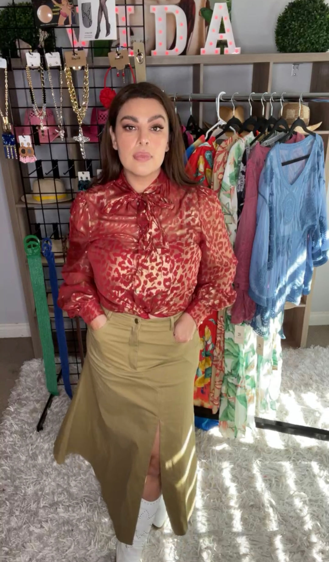 Blusa Roja y Dorado Leopardo Boton Perla y Moño (#126)