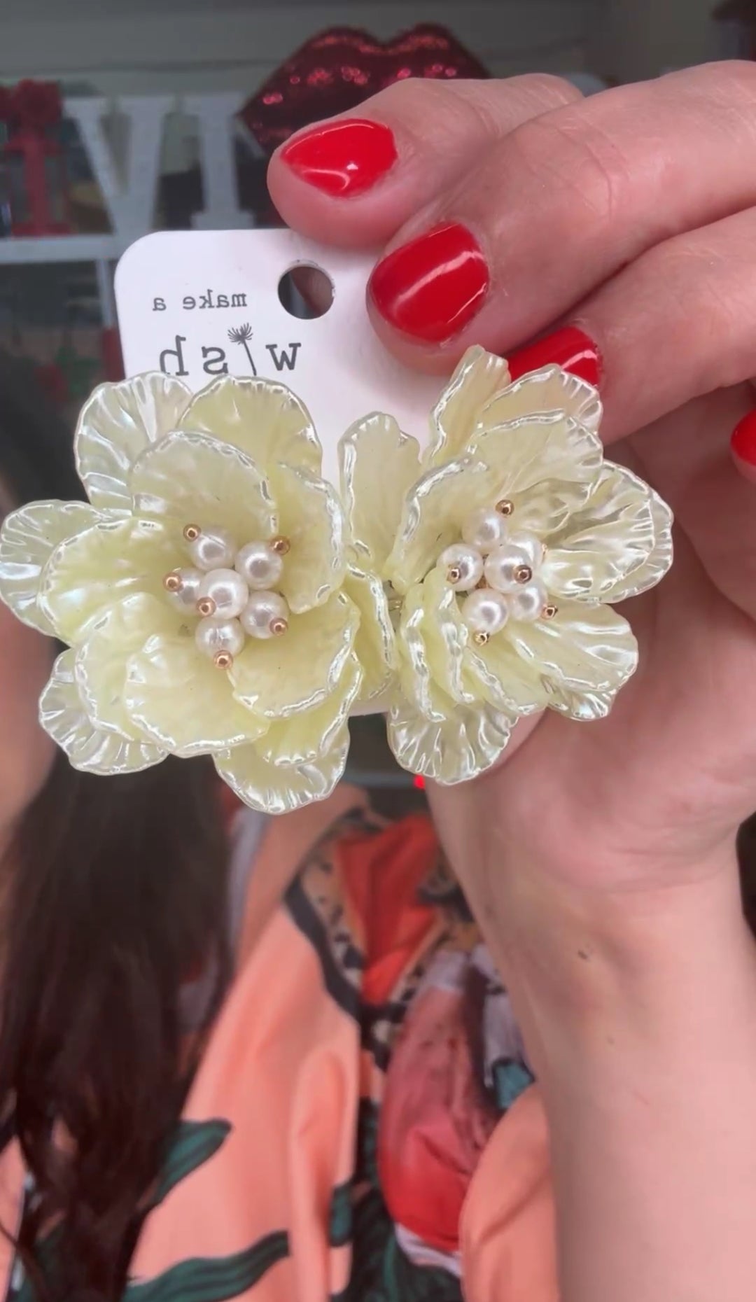 Arete Amarillo Nacarado Flor Chico (#101)