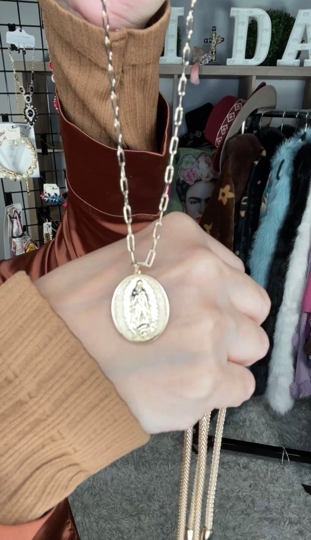 Collar Dorado Dije Virgen de Guadalupe (#301)