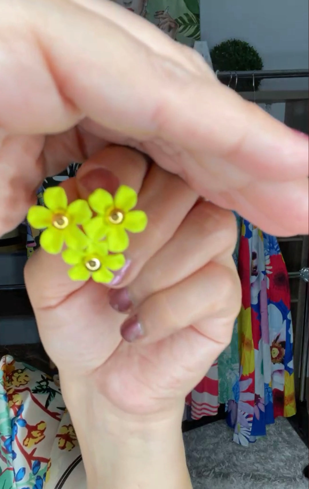 Arete Amarillo Neon Tres Flores Pequeño (#137)