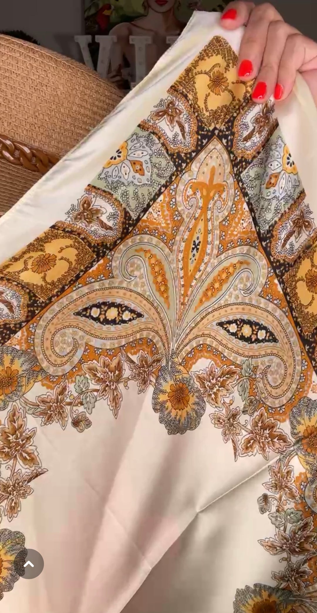 Mascada Beige con Paisley Tono 70's (#153)