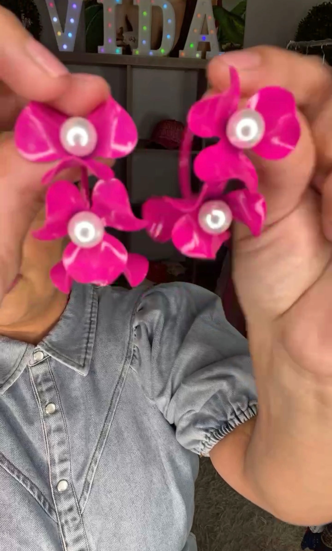 Arete Magenta con Perlas Flores (#111)