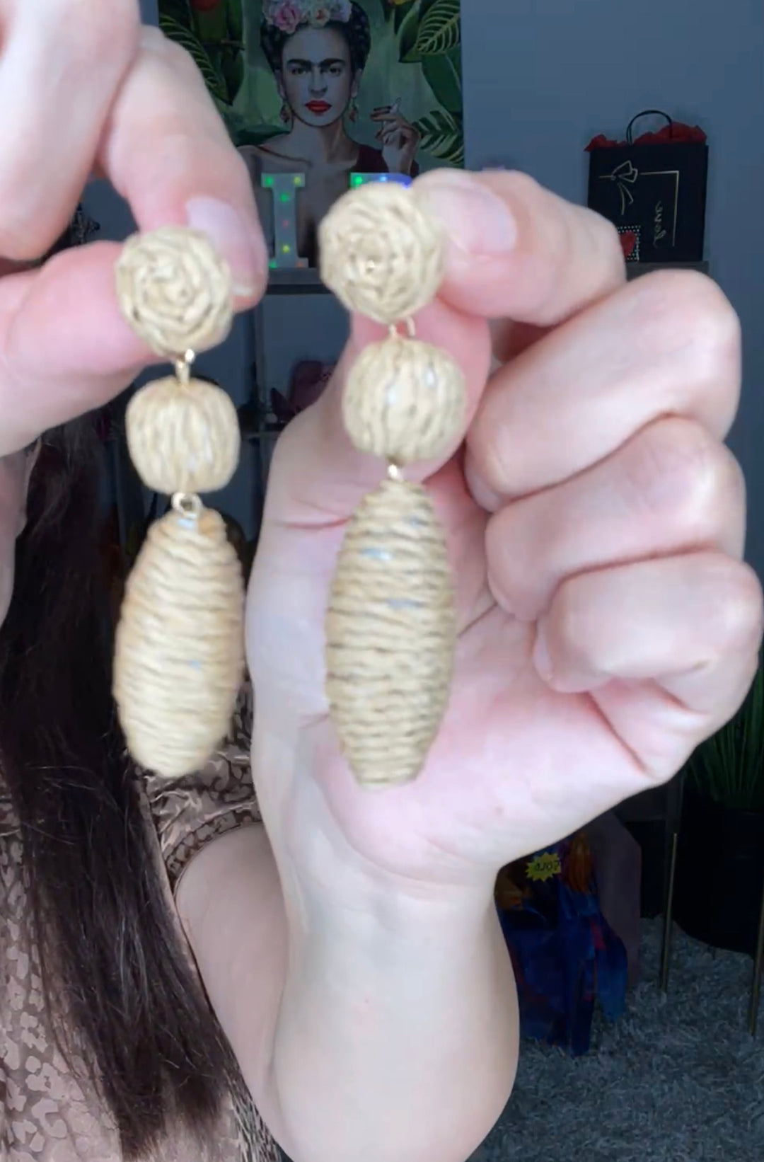 Arete Camel Rafia Gota