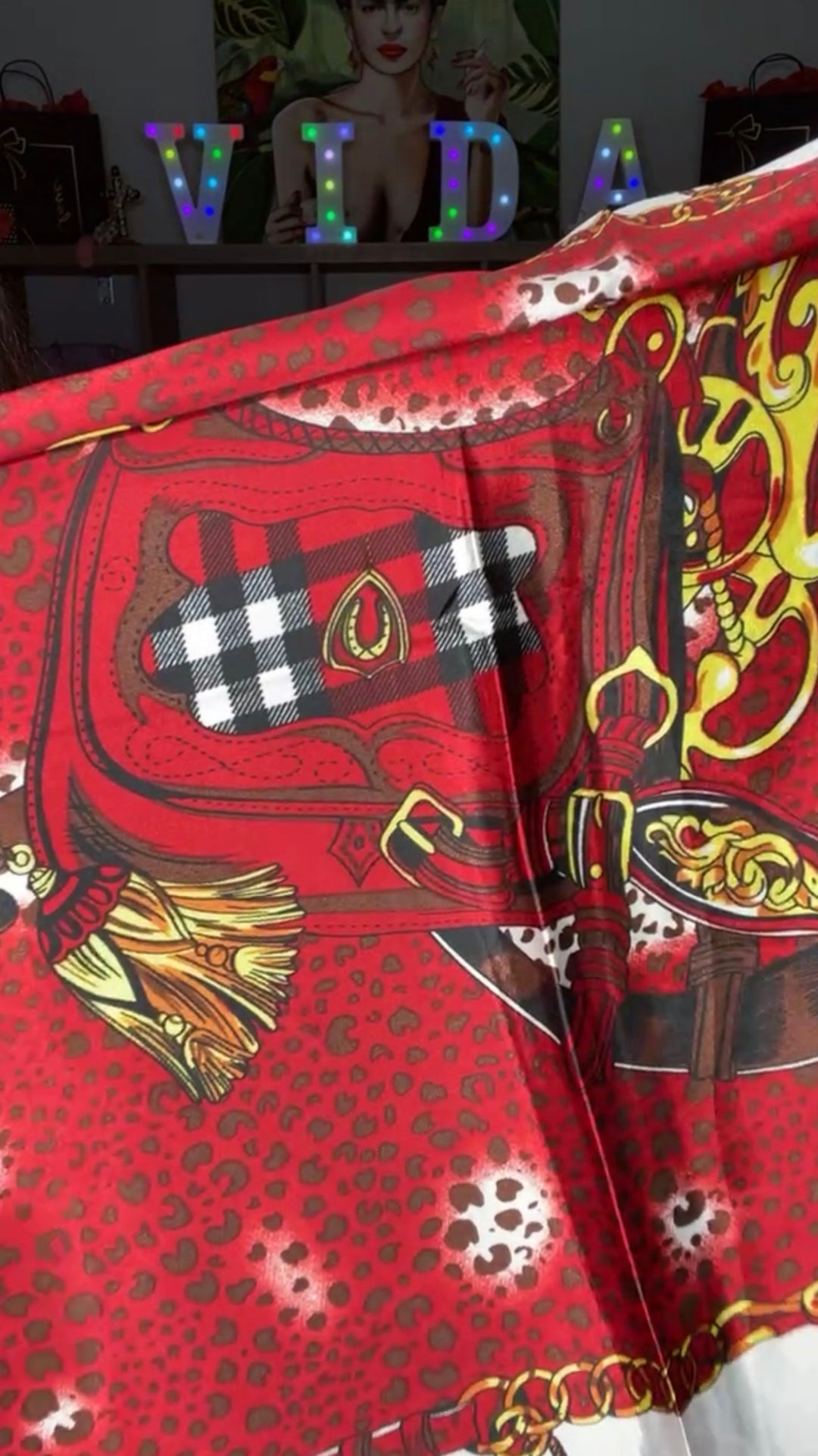 Mascada Roja y Negra Cadenas Leopardo (#185)