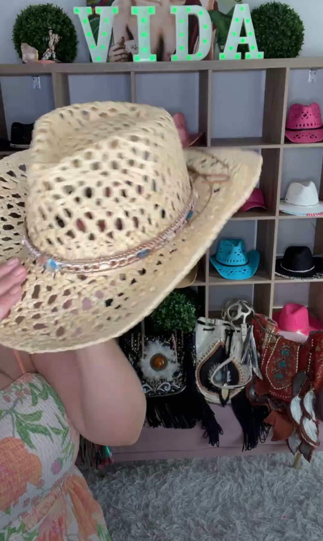 Sombrero Tejana Natural Cinta Dorada y Quartzos (#329)