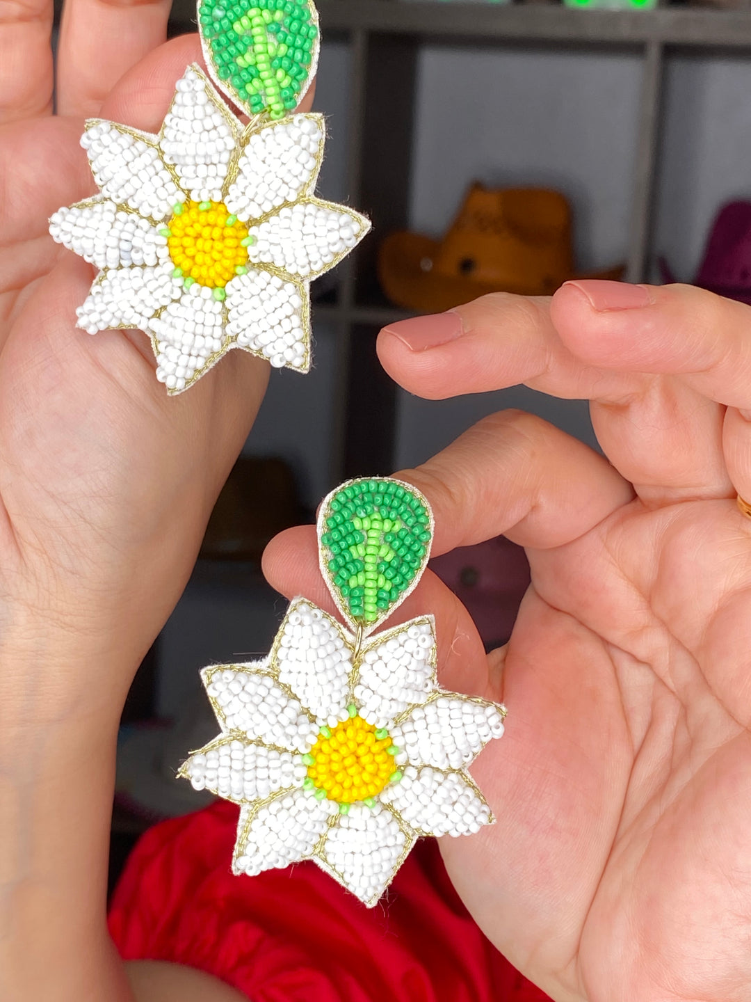 Arete Blanco Flor Canutillo Indu (#123)