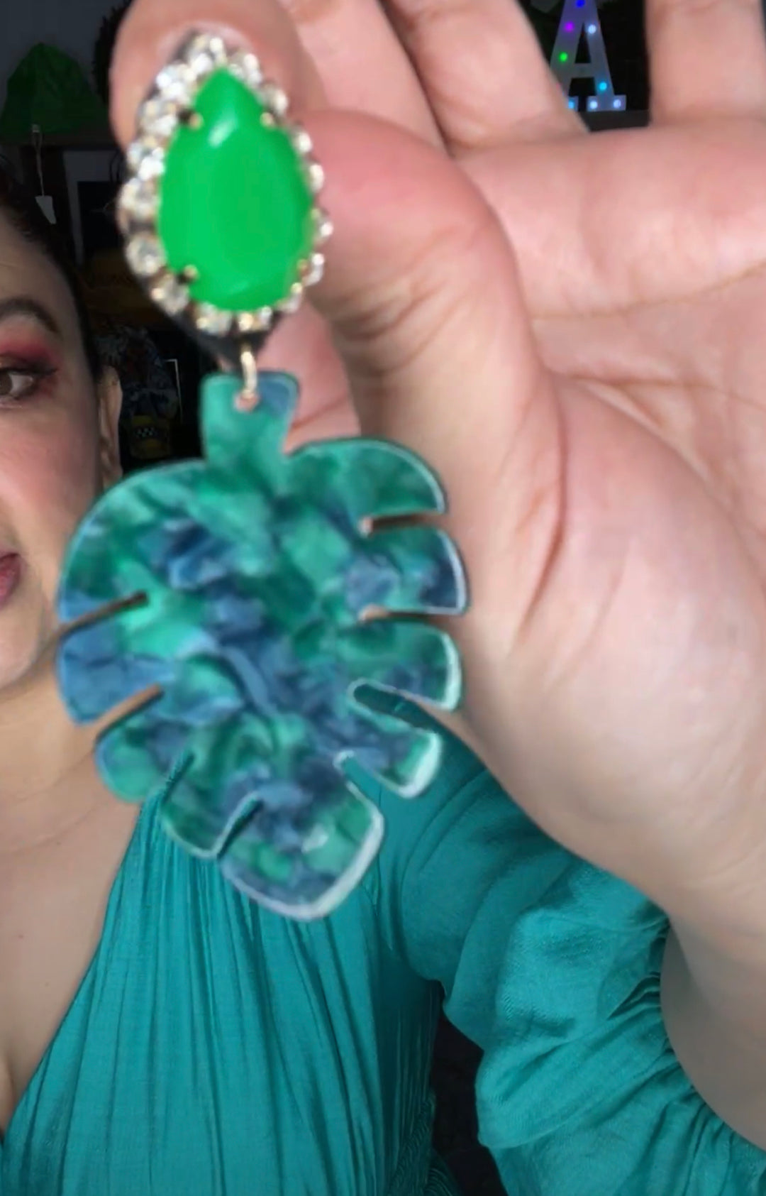 Arete hoja verde tipo carey (#182)