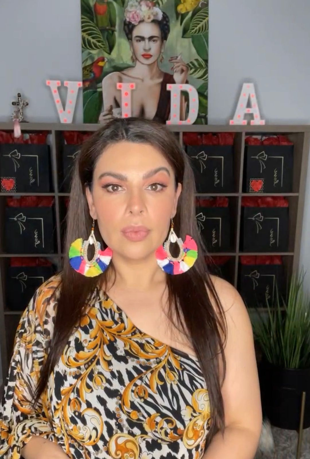 Arete Tipo Gota con Barbas Neon (#187)