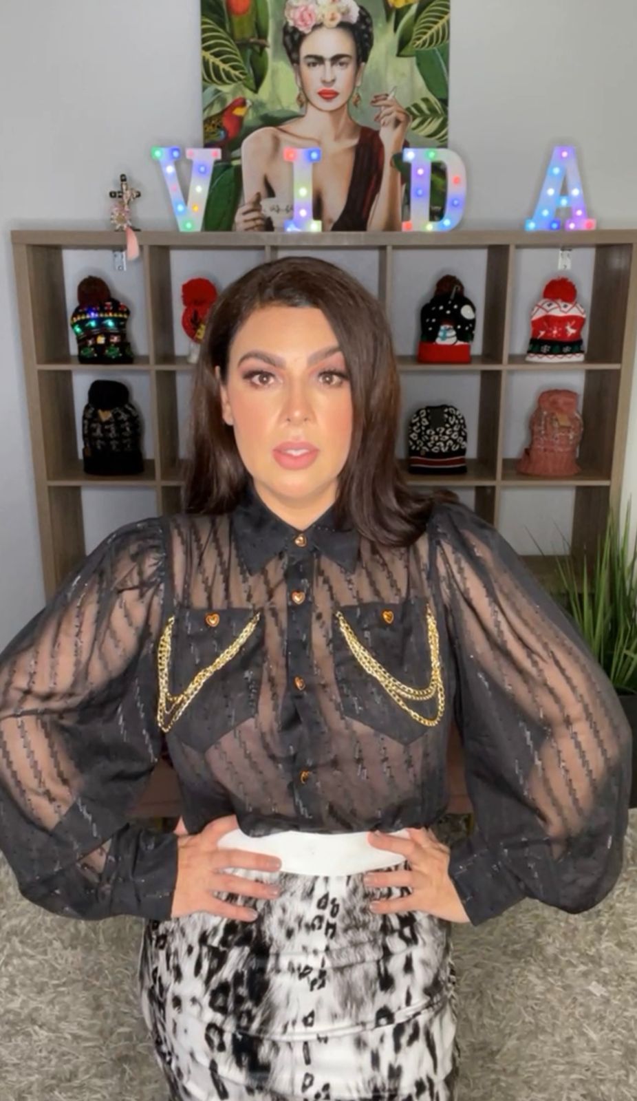 Camisa Negra con Corazon Dorado (#117)