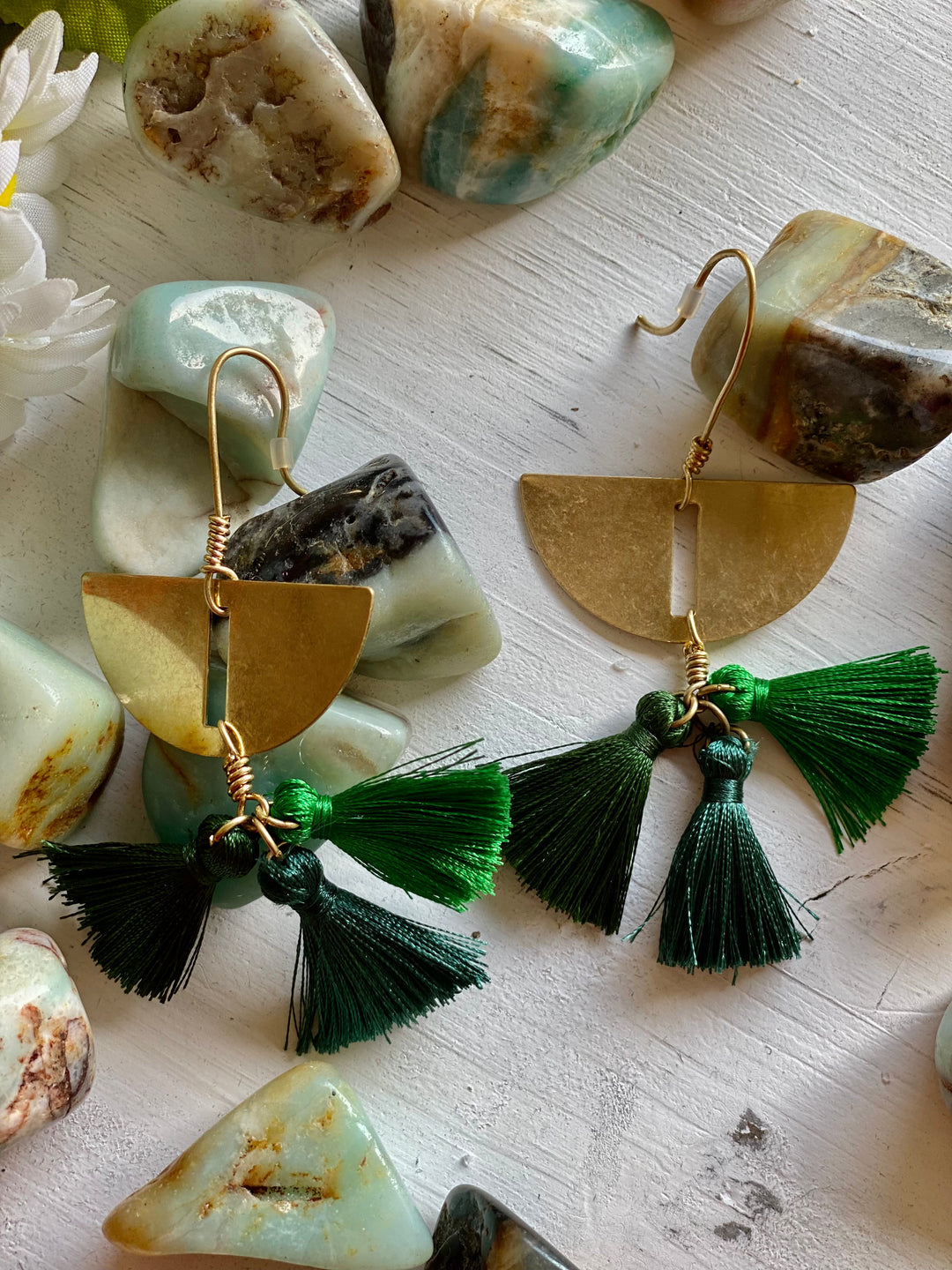 Arete dorado y barbas verdes