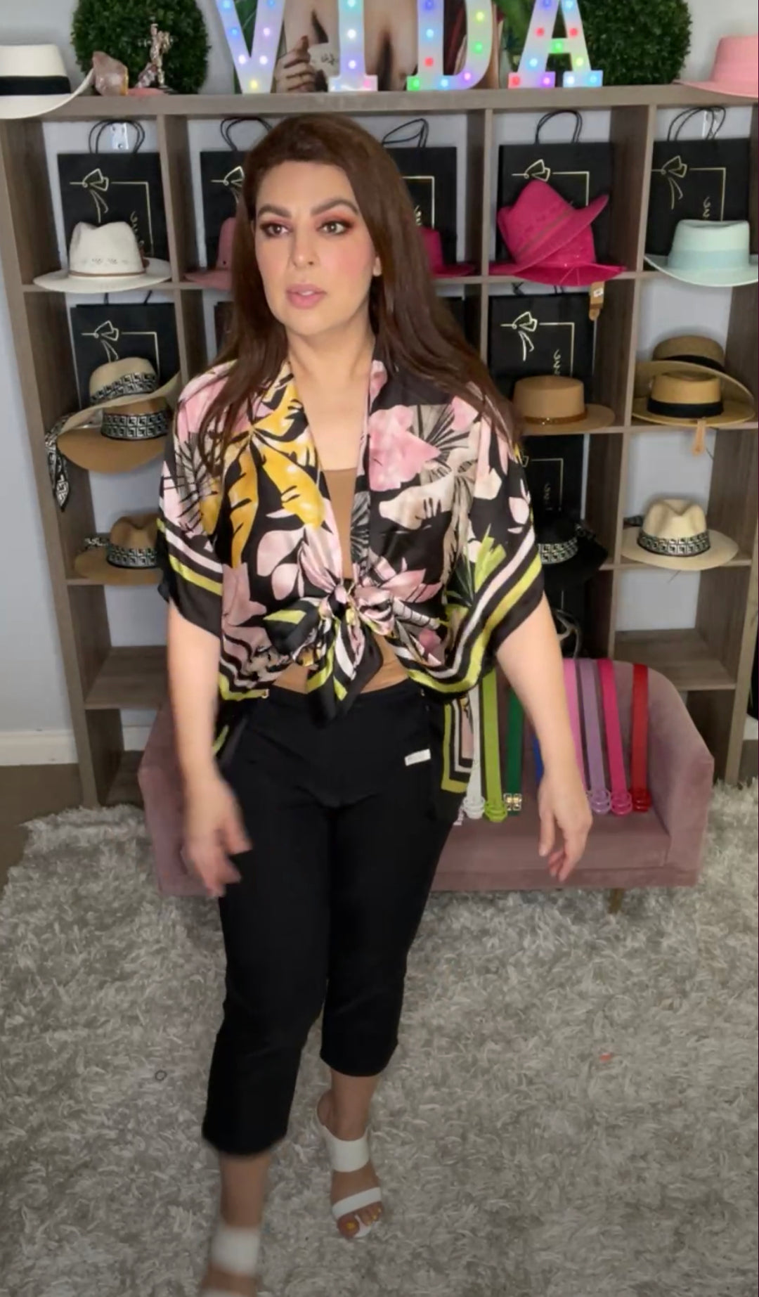 Blusa Negra Flor Rosa y Limon Satin (#156)