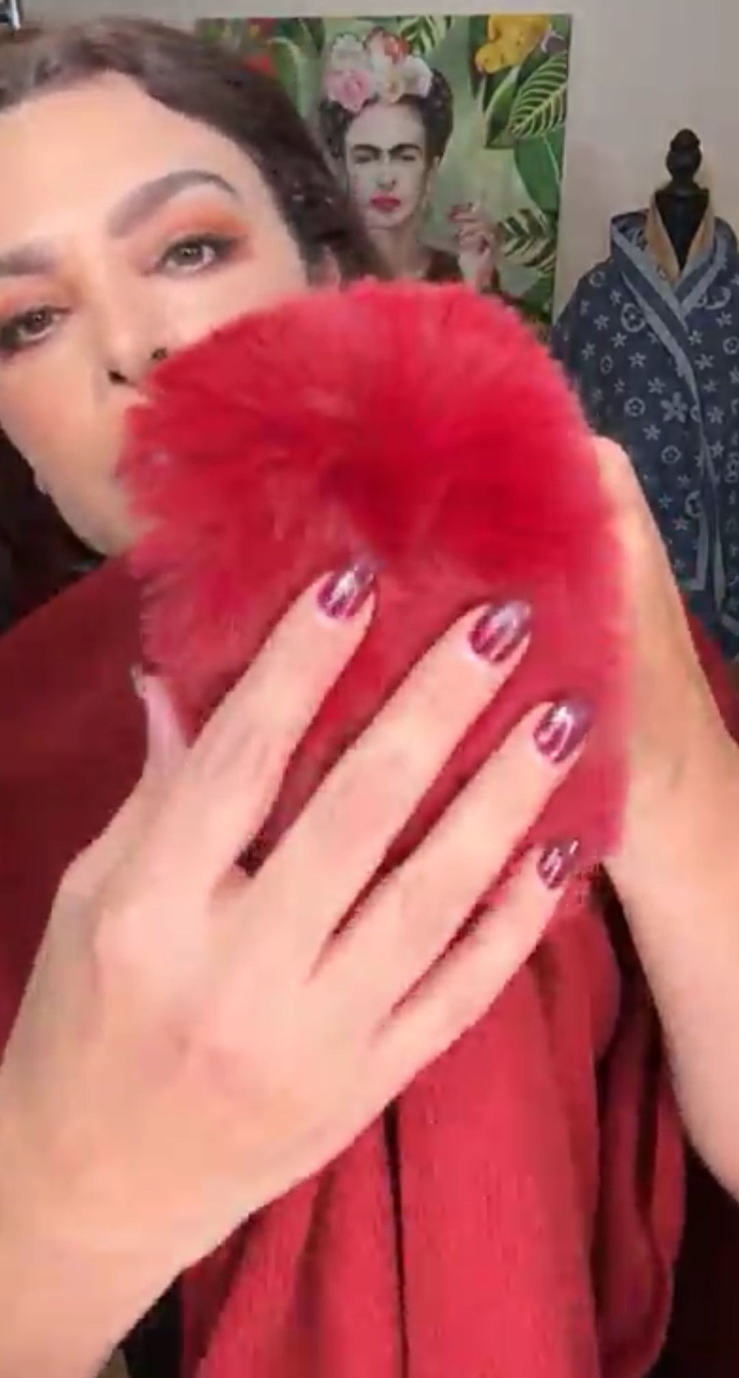 Poncho rojo con fur detalle frontal (#132)