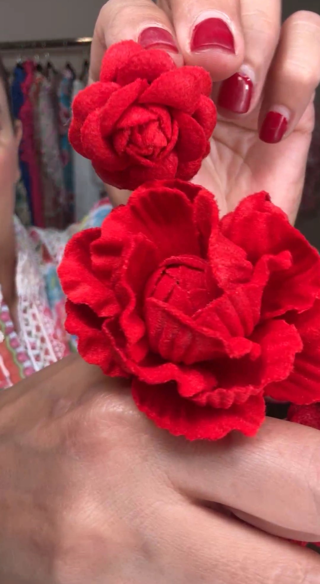Arete rojo doble flor fancy (