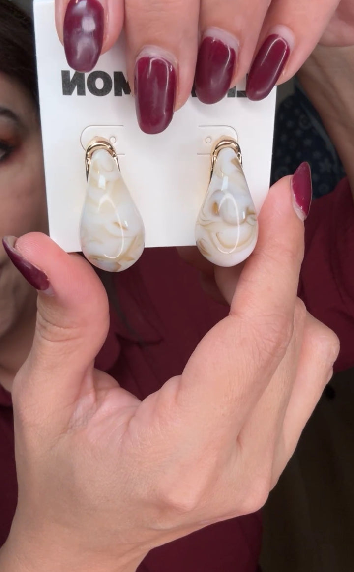 Arete beige y mocha gota elegante (#101)