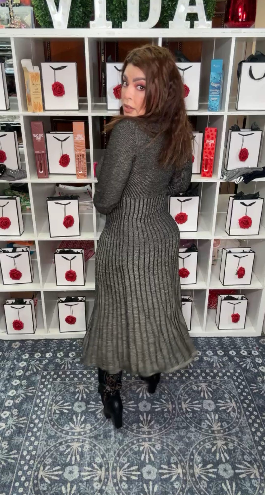 Vestido Negro con Hilo Dorado Metalico Sweater Midi (#135)