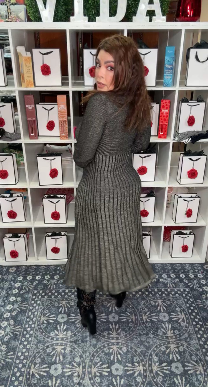 Vestido Negro con Hilo Dorado Metalico Sweater Midi (#135)