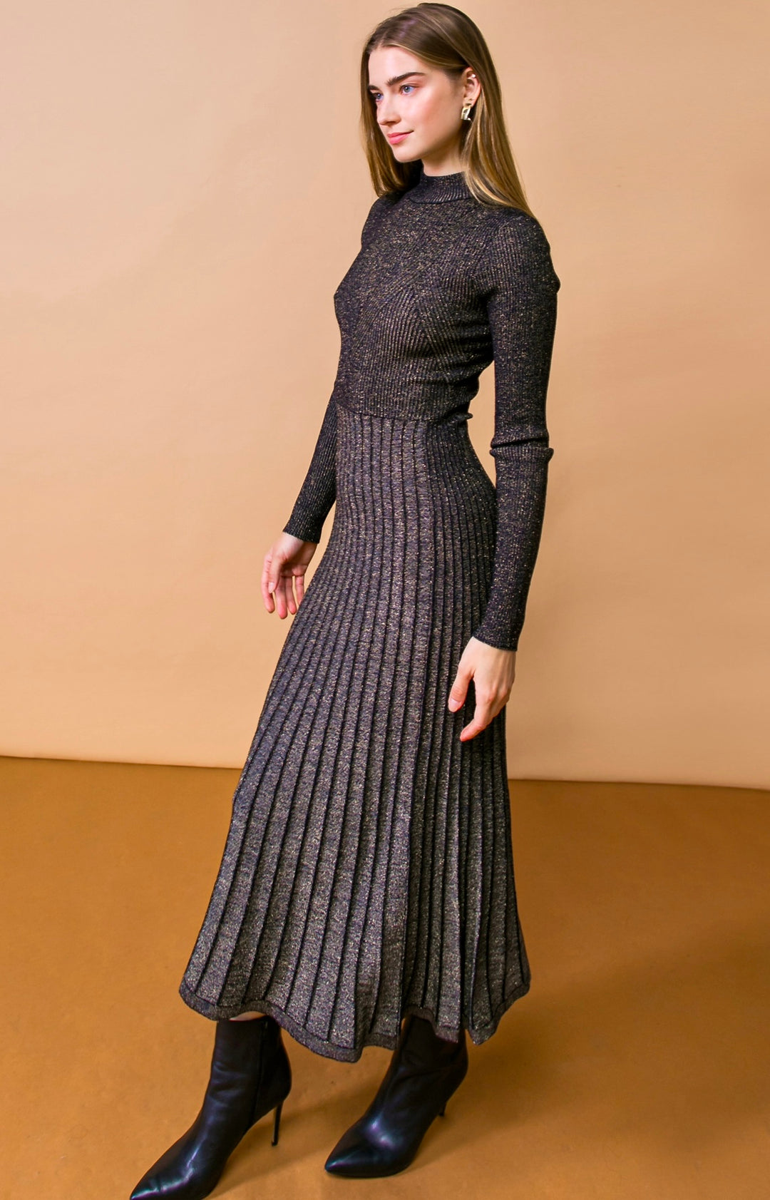 Vestido Negro con Hilo Dorado Metalico Sweater Midi (#135)