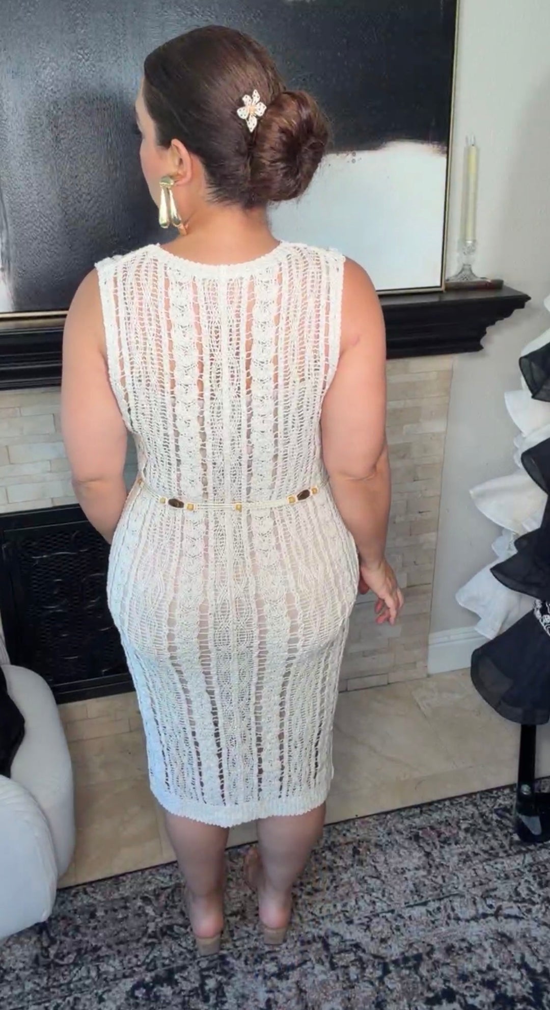 Vestido beige crochet boton madera cinto con piedra midi (