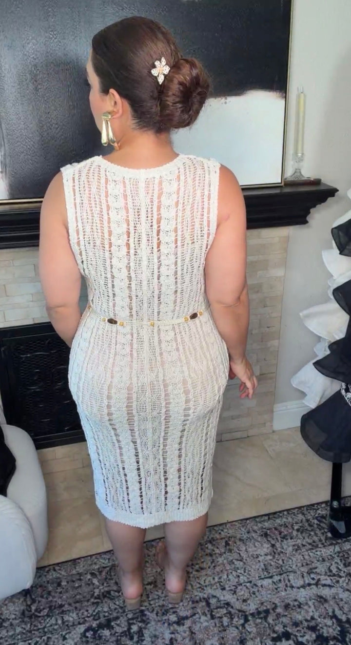 Vestido beige crochet boton madera cinto con piedra midi (