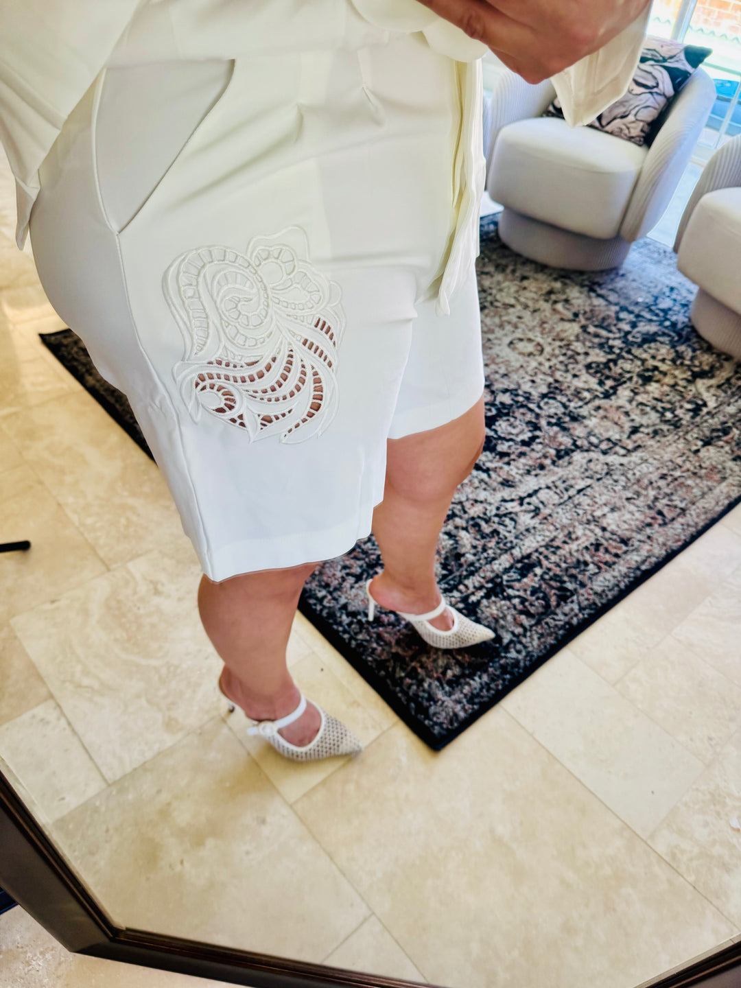 Set Blanco Rivir Blazer y Shorts Application Crochet Lujosa (