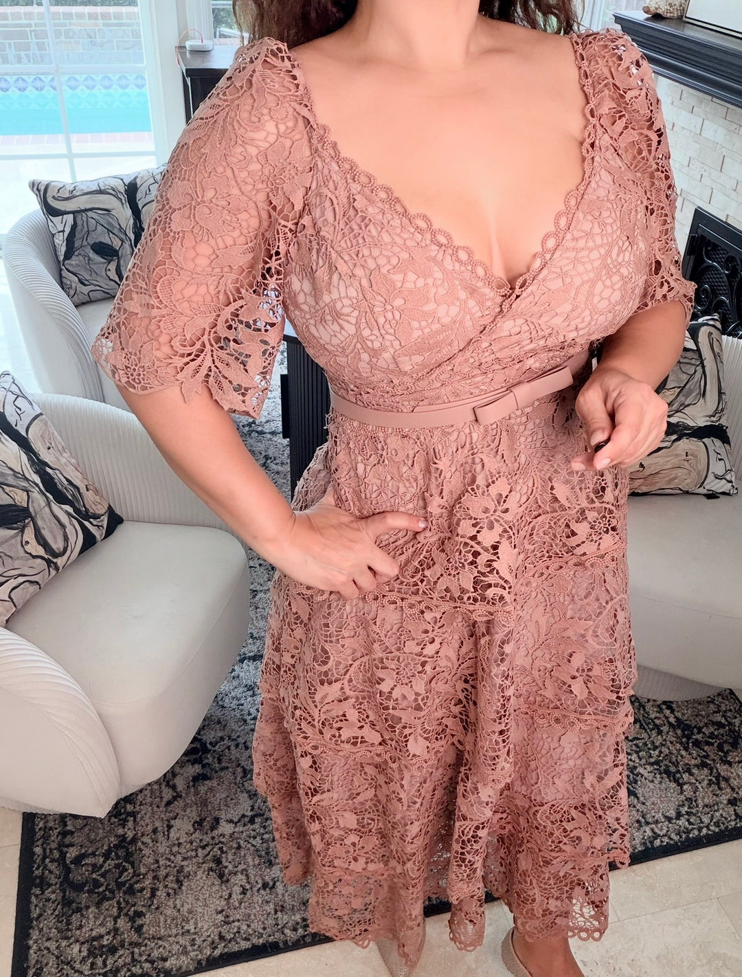 Vestido mauve crochet con cinto midi (