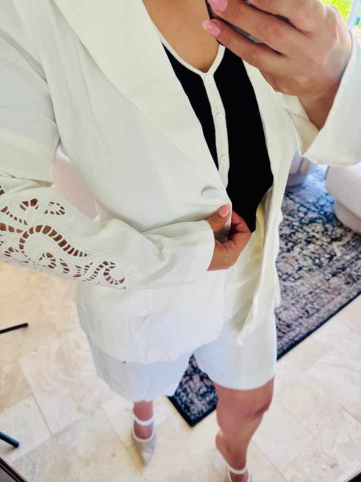 Set Blanco Rivir Blazer y Shorts Application Crochet Lujosa (