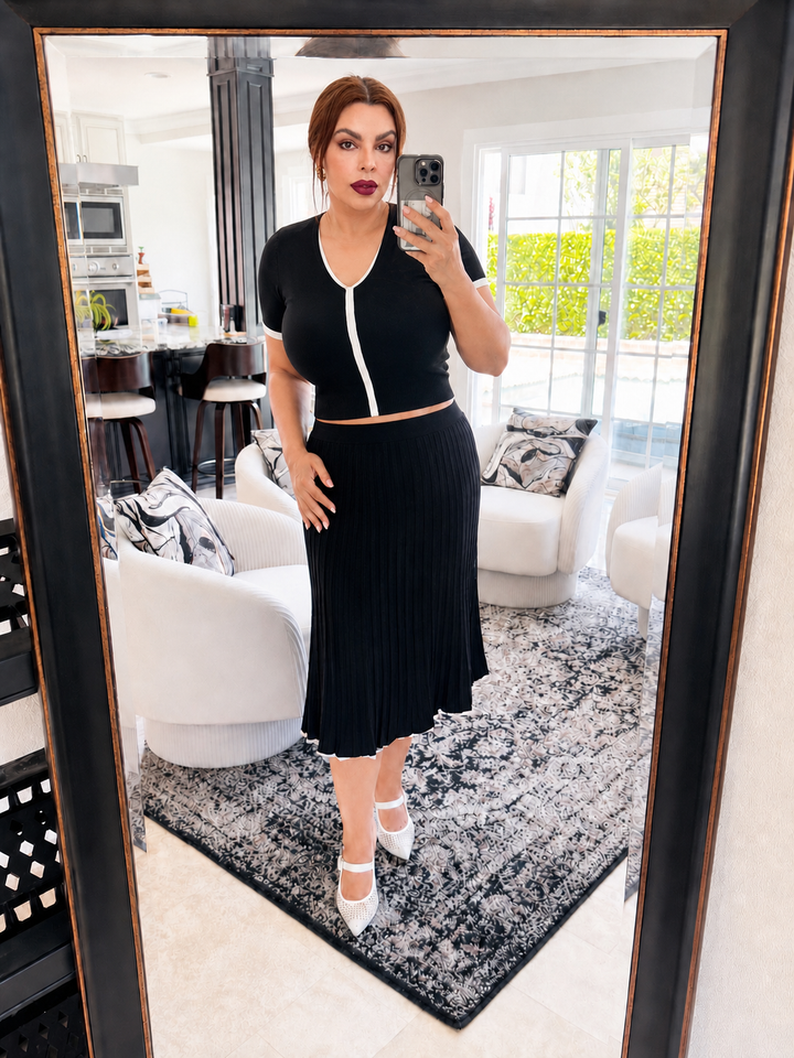 Set Negro Franja Beige Polo y Falda Estilo Tennis Midi (