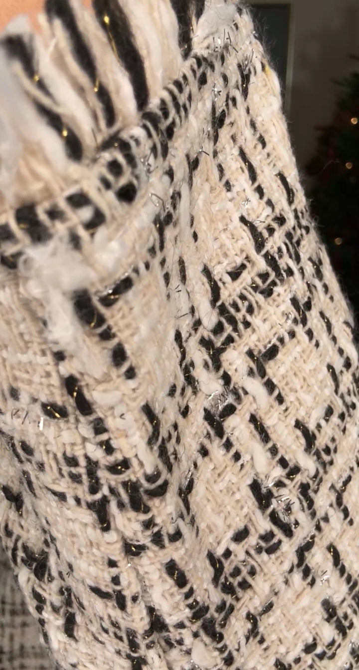 Blazer blanco y negro jackie tweed botón perla CC (#108)