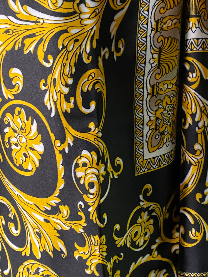 Mascada Negra y Dorado Versa (#184)