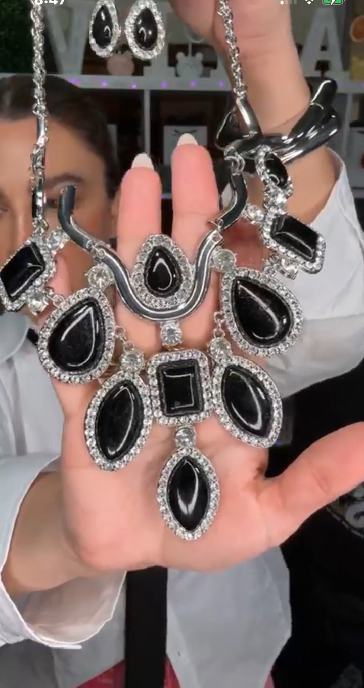 Collar Negro Pedreria Princess (#235)
