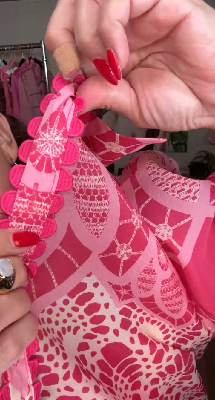 Camisa Rosa Dotted Diseño Vintage Con Fondo (#106)