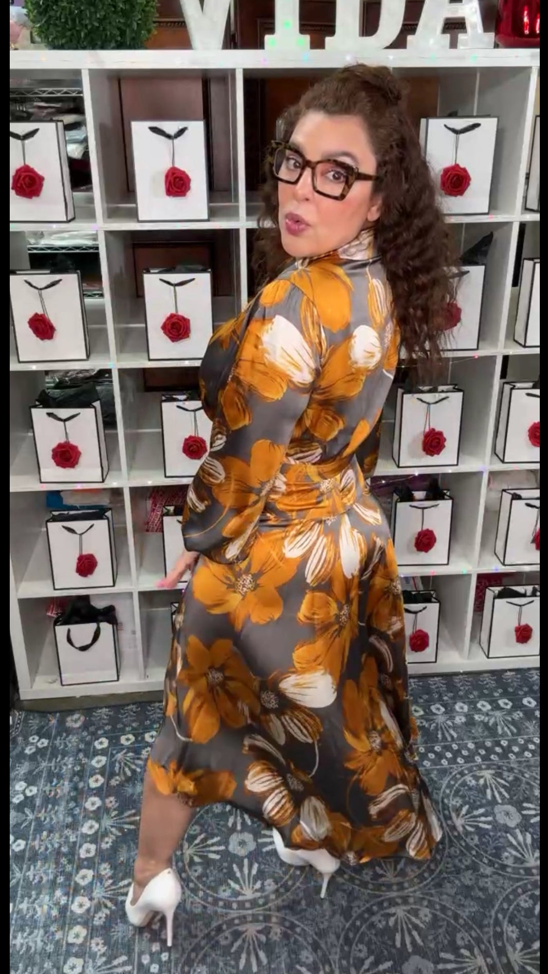 Vestido Gris y Mostaza Floral Satinado Wrap Midi (#139)