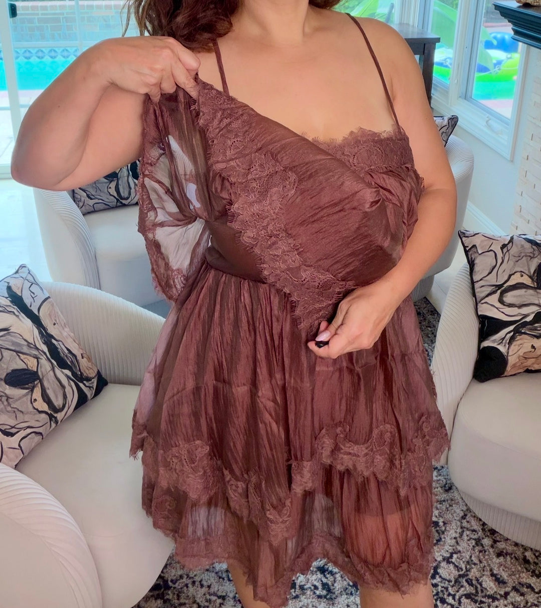 Vestido café organza y encaje mini volantes (