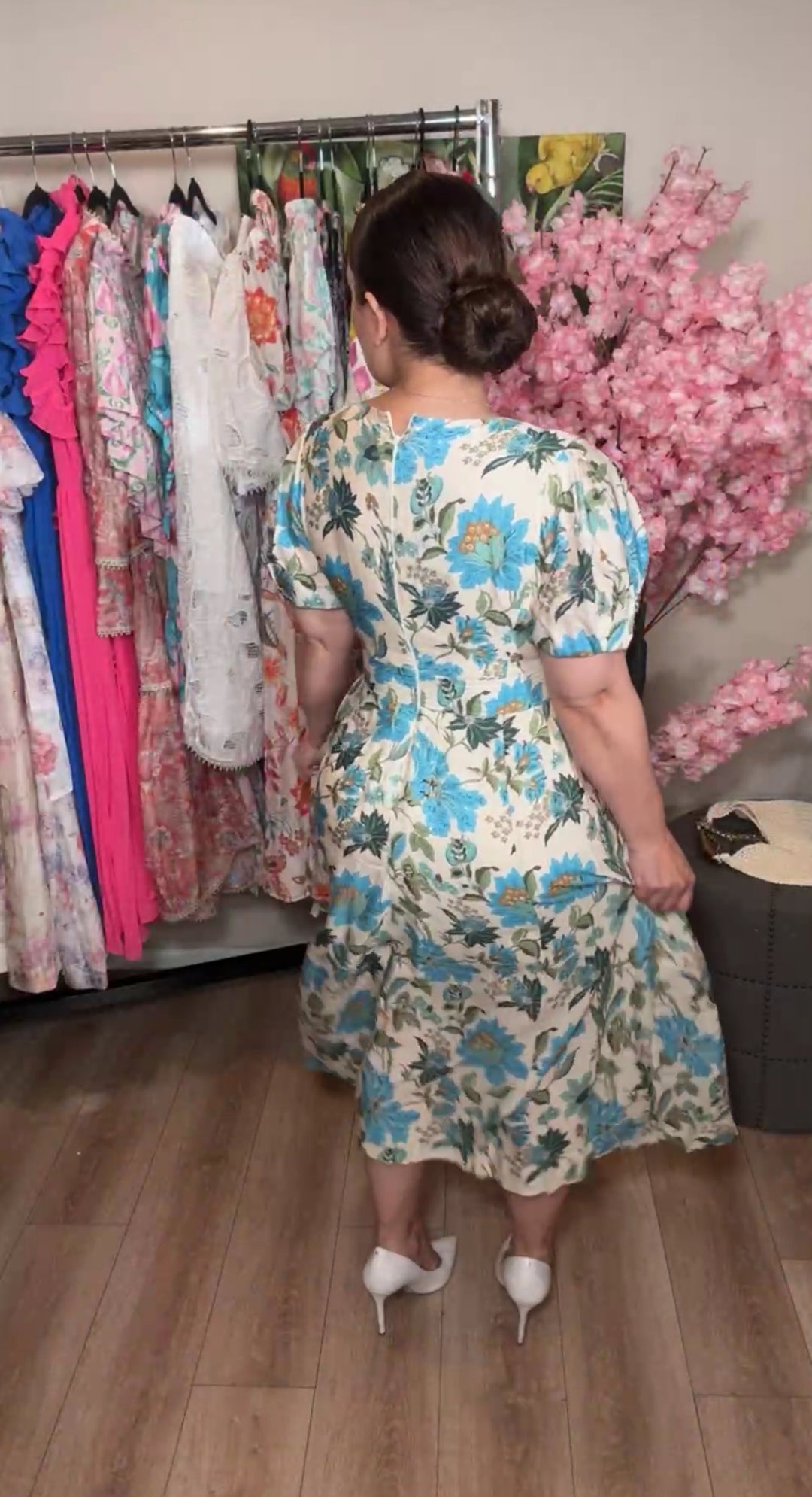 Vestido crema flores azul y verdes midi (