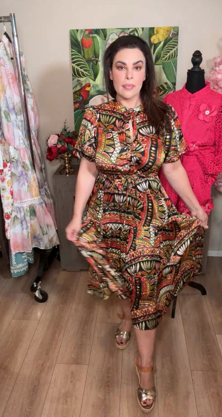 vestido negro estampado rojo multi arte midi satinado (#146)