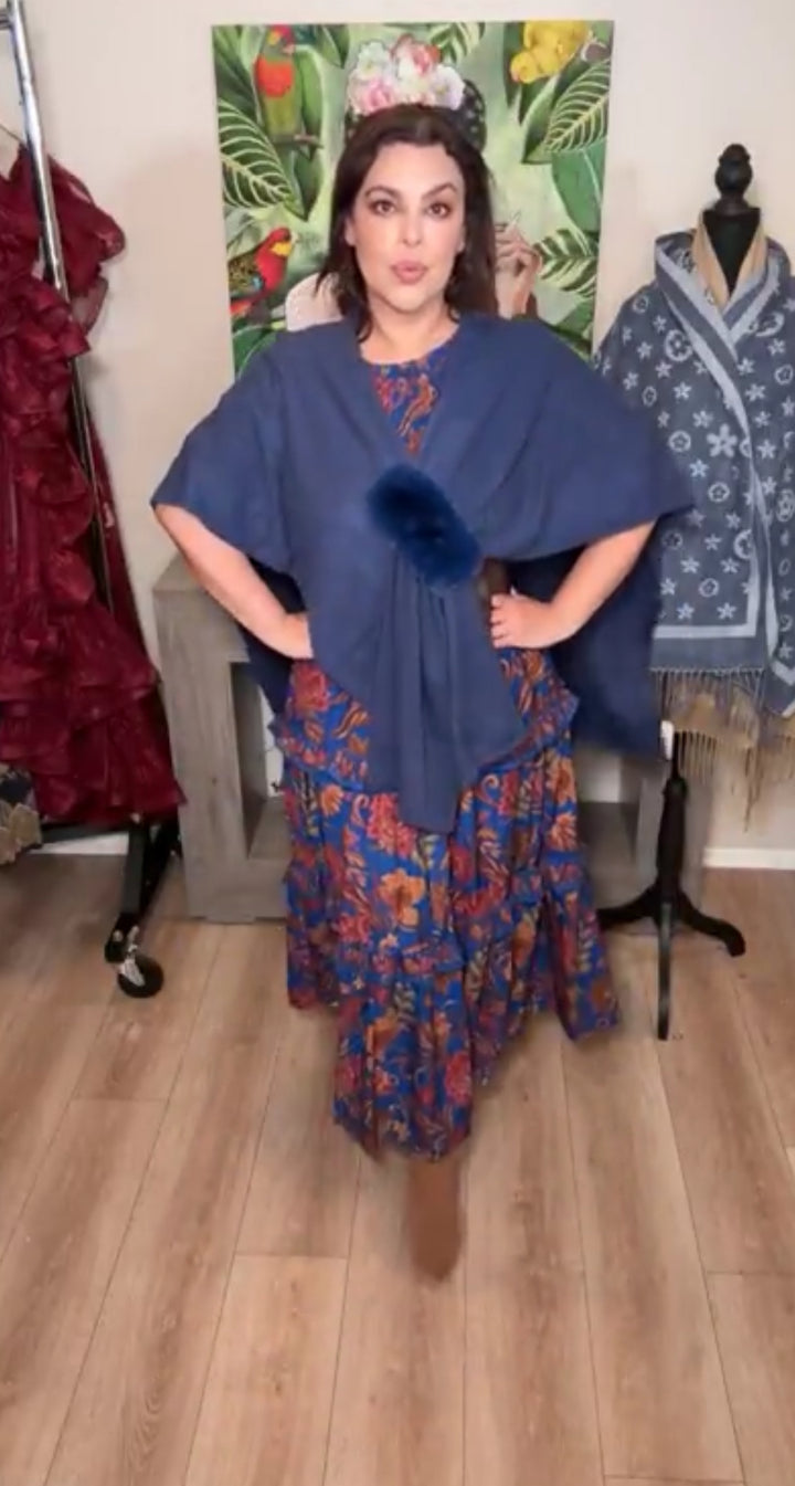 Poncho azul con fur detalle frontal (#131)