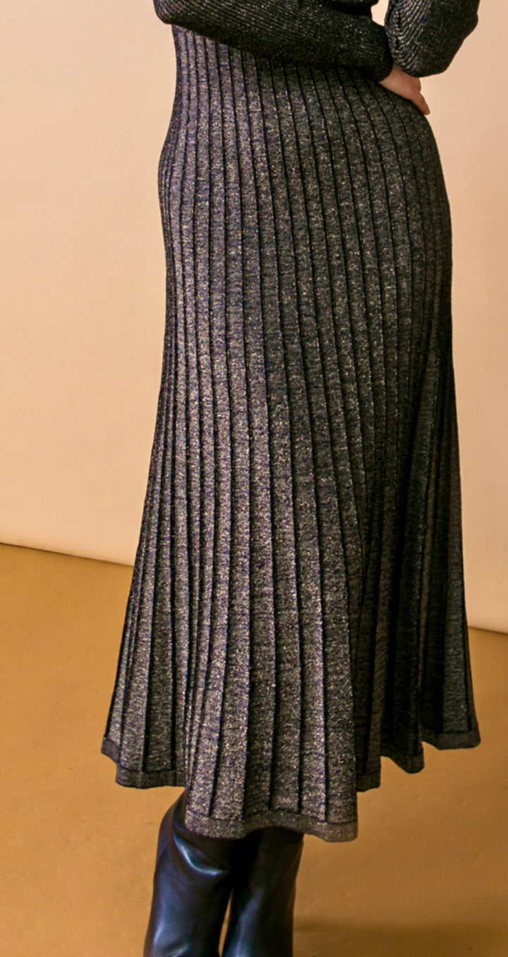 Vestido Negro con Hilo Dorado Metalico Sweater Midi (#135)