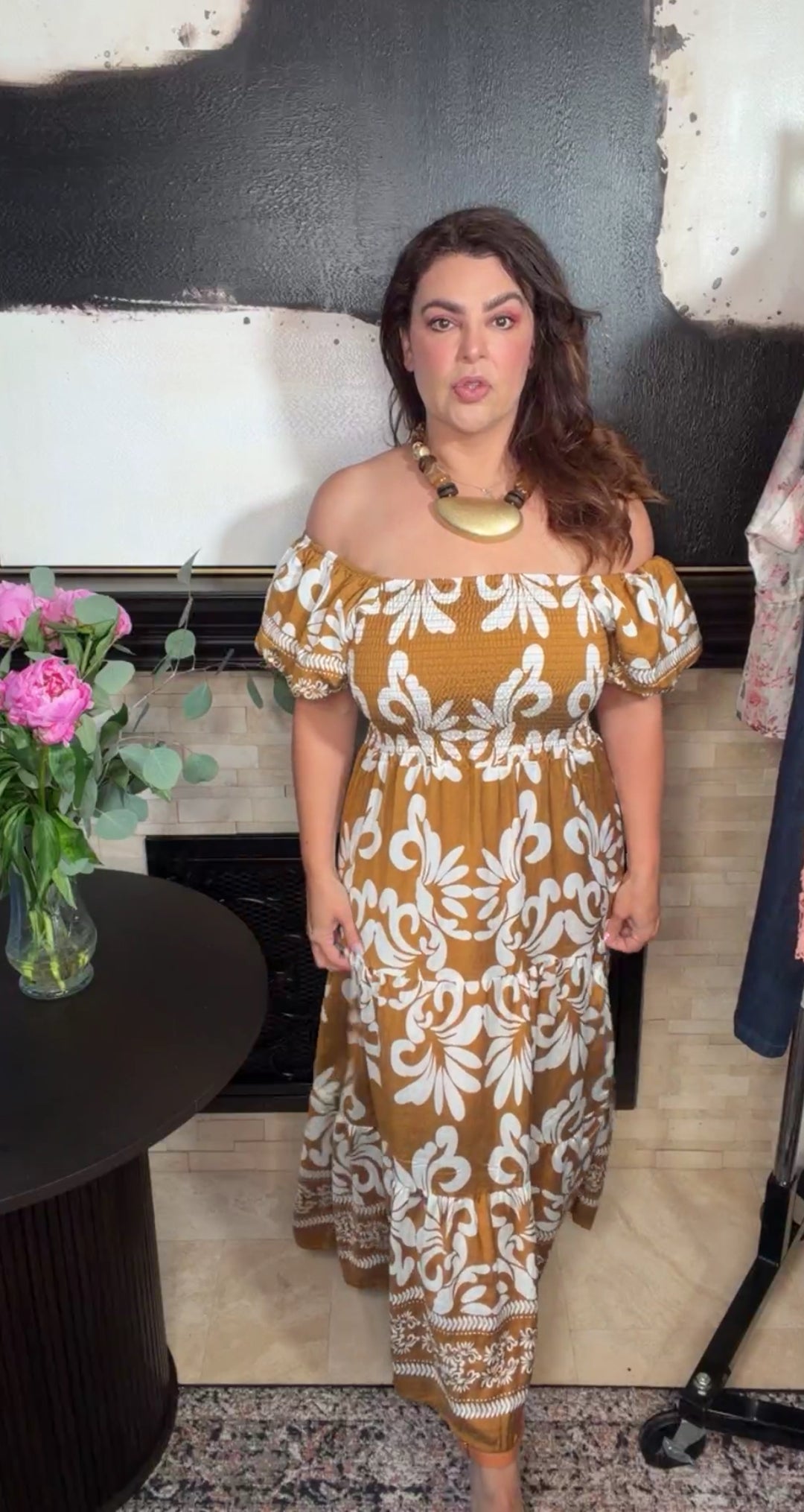 Vestido bronce y blanco floral fresco midi (