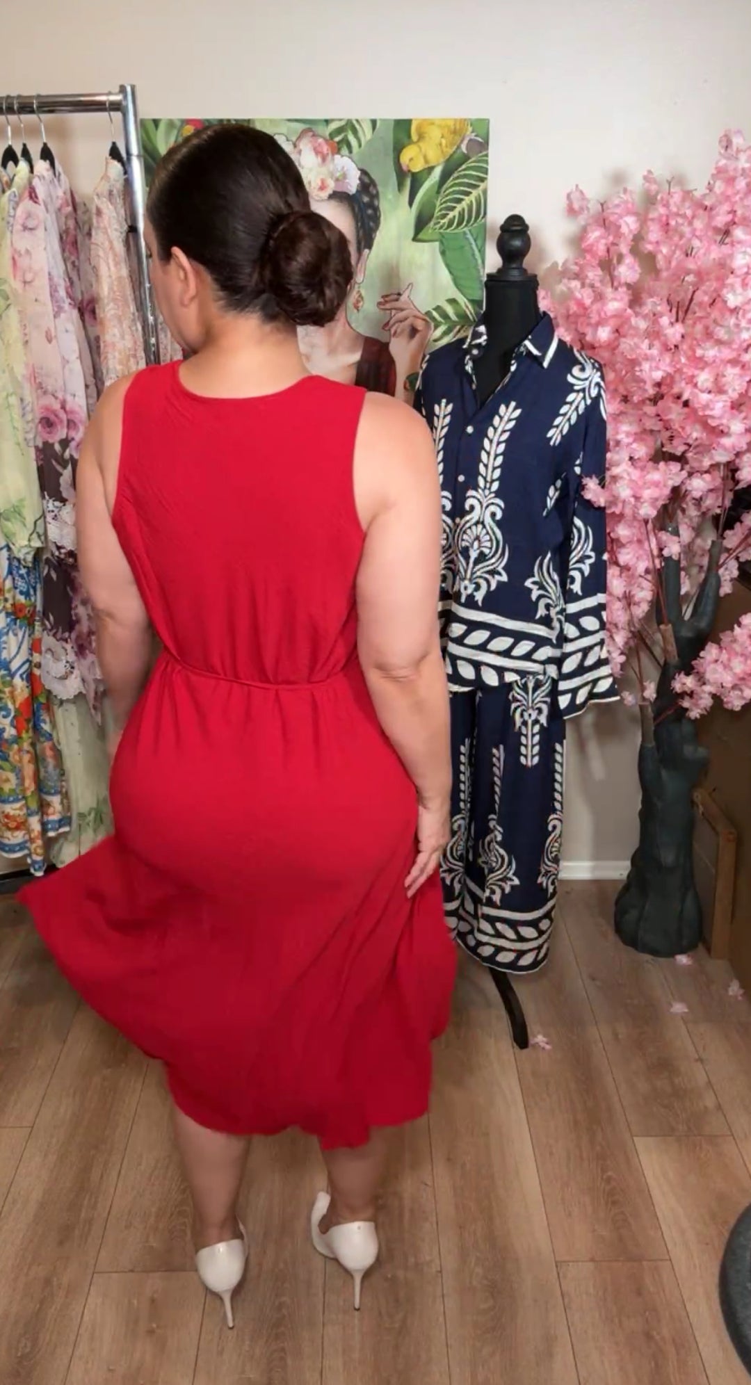 Vestido rojo prendedor estrella de mar oro midi (
