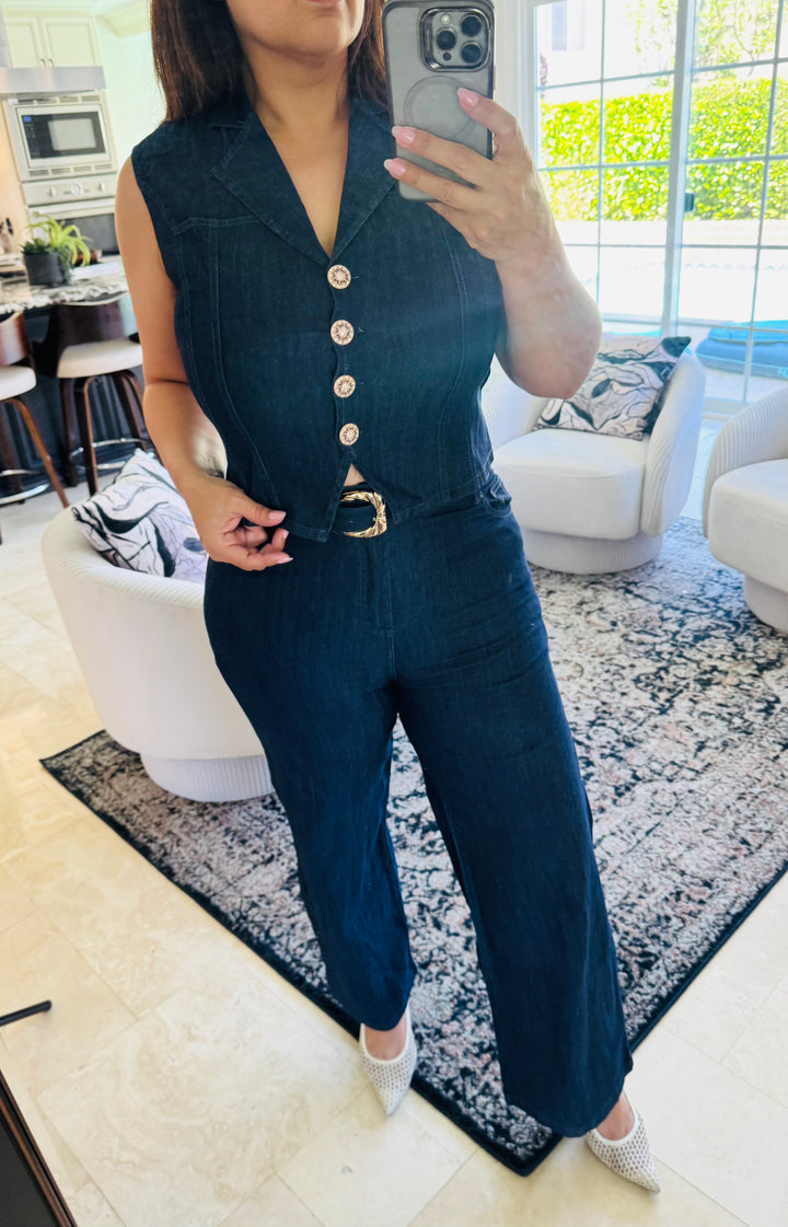 Set Azul Mezclilla Chaleco Boton Pedreria y Pantalon Cintura Alta con Cinto (